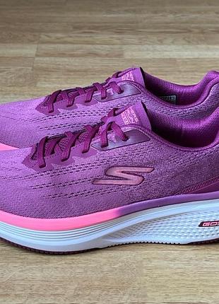 Кросівки skechers 41 розміру в новому стані