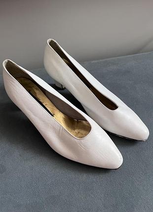 Шкіряні білі туфлі човники bata (made in italy) розмір 37 італія
