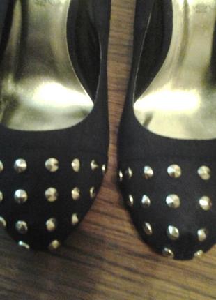 Классические вечерние новые туфли gorgeous,с золотыми заклепками2 фото
