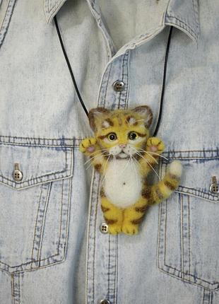 Подвеска из шерсти коття