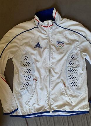 Офіційна вітровка олімпійської збірної франції від adidas, випущена спеціально для літніх олімпійських ігор 2008 року в пекіні.