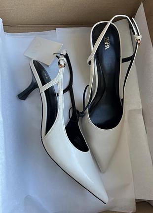 Жіночі туфлі zara