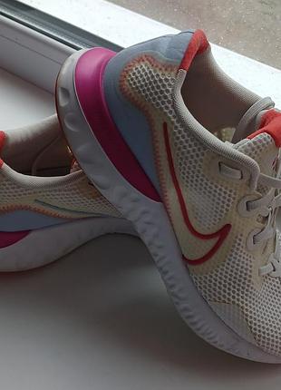 Кроссовки женские nike renew, размер-40.