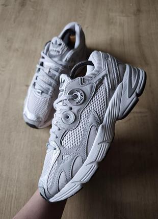 Крутые женские кроссовки  adidas,  оригинал ,модель 2022 года,  р.40
