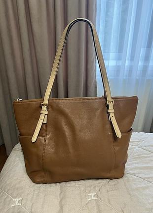 Продам оригінальний тоут michael kors jet set large у глибокому коньячному кольорі. натуральна зерниста шкіра. код моделі на фото — 35t2gttt8l є