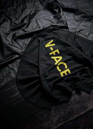 Oversized gildan v-face black sweatshirt 6