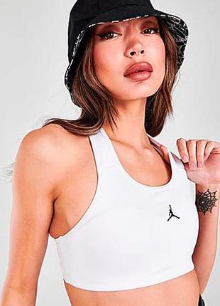 Спортивный топ jordan jumpman с черным логотипом в центре груди