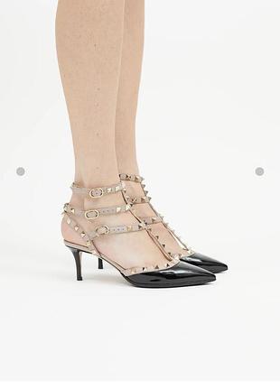 Оригінальні туфлі слінгбекі  valentino з натуральної лакованої шкіри rockstud