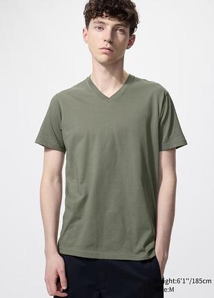 Легка дихаюча футболка uniqlo з технологією dry v neck t-shirt