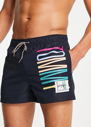 Оригінальні плавальні шорти tommy hilfiger slim fit multi logo. стан ідеал. розмір м