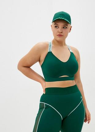 Спортивный бюстгальтер топ adidas ivy park темно-зеленого цвета