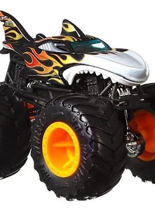 Hot wheels monster trucks огненная акула shark wreak из набора creature smashers 1:64 hgx13