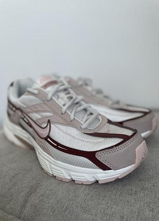 Жіночі кросівки nike