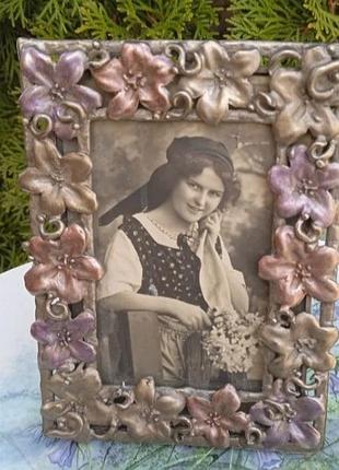 Фоторамка винтажная с фиалками из олова , очень тяжелая, от известного бренда barron