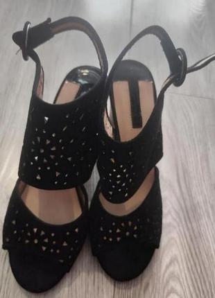 Босоніжки, туфлі жіночі замшеві dorothy perkins. довжина устілки 24 см.
