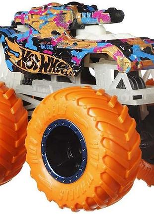 Hot wheels monster jam trucks invader внедорожник джип 1:64 из набора захватчик glow in the dark светящиеся в