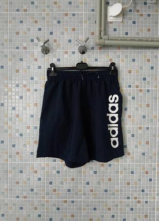 Шорты adidas.
