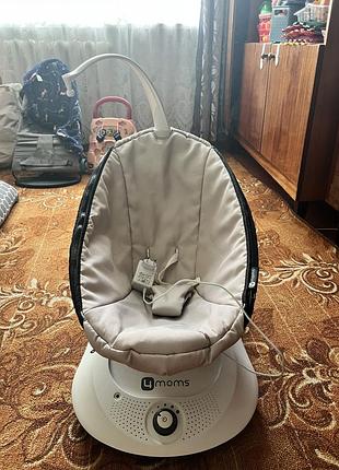 Заколисуючий центр 4 moms