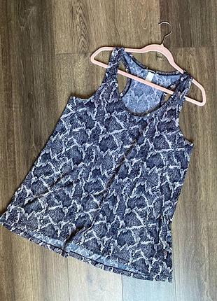 Легка подовжена майка вільного крою h&m swing vest із сіро-чорним зміїним принтом