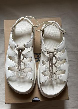 Босоніжки сандалі ugg w goldenglow toggle 39 розмір 25 см