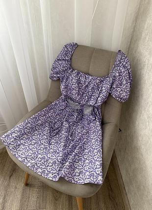 Сукні у квітковий принт prettylittlething