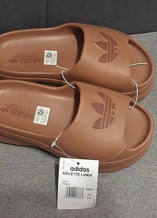 Жіночі люксові шльопки adidas, на 37-38р