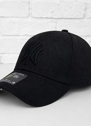Стильная чёрная бейсболка new york yankees. черная