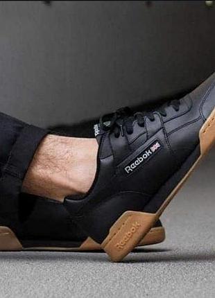 Снікерcи reebok workout plus