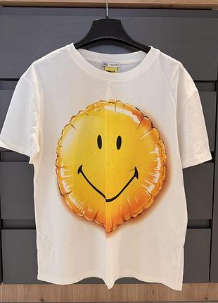 Zara smiley біла футболка із смайлом смайл smile