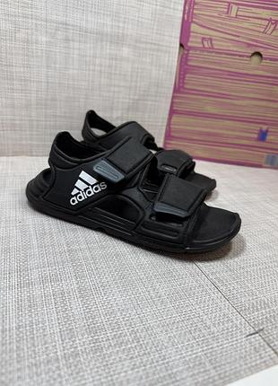 Оригінальні босоніжки сандалі на липучці  adidas