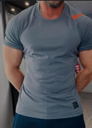 Nike  чоловіча  спортивна  футболка