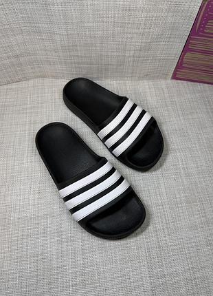 Оригінальні шльопанці adidas