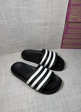 Оригінальні шльопанці adidas