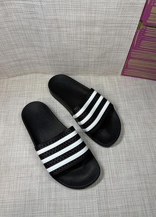 Оригінальні шльопанці adidas