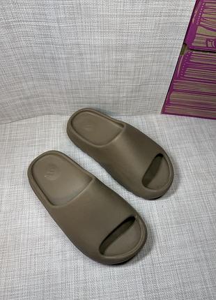 Оригінальні шльопанці adidas yeezy