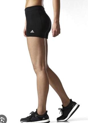 Спортивные шорты
