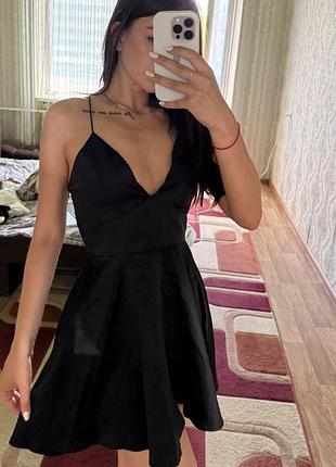 Атласна чорна сукня