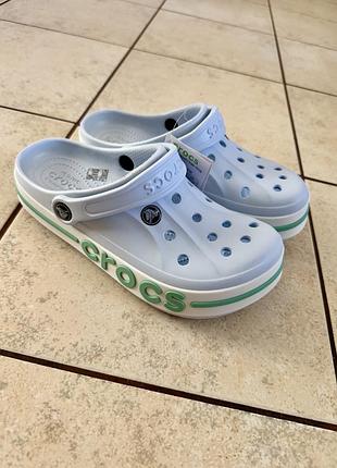 Світло бірюзові crocs нові
