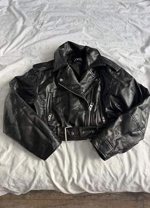 Новая кожанка черного цвета zara, размер s