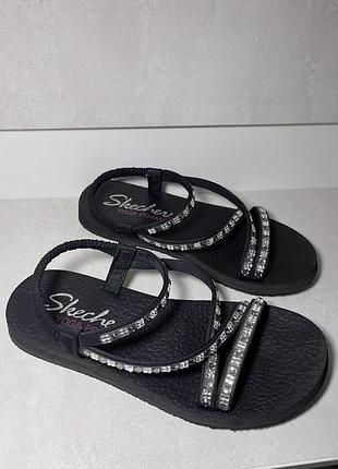 Жіночі сандалі skechers yoga foam зі стразами 39 розмір