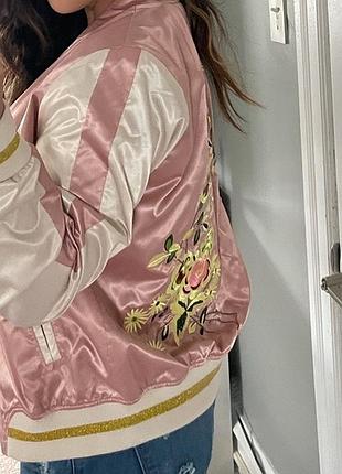 Розовый атласный бомбер guess los angeles