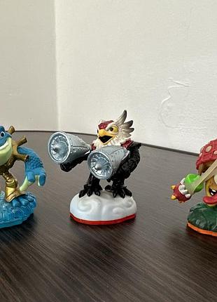 Лот колекційних фігурок з відеогри skylanders від компанії activision.