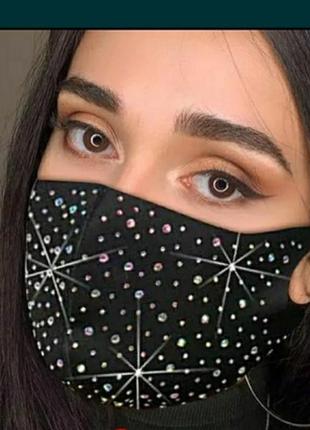 Маска у стразах