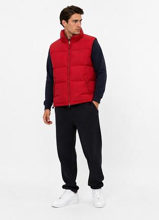 Объемный, пуховой жилет 
американский бренд tommy hilfiger