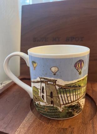 Чашка з тонкої кістяної порцеляни від emmeline simpson прикрашена ілюстрацією підвісного мосту кліфтон у брістолі.