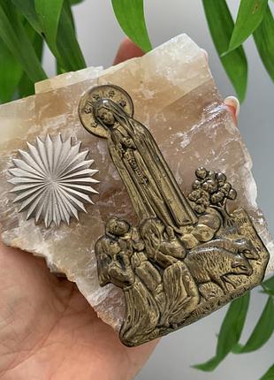 Сувенір у формі великого натурального каменю