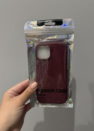 Бордовий бургунді силіконовий чохол на iphone 14