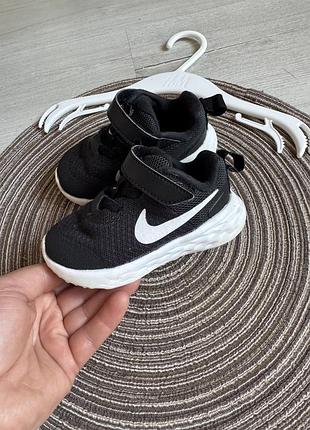 Оригінальні кросівки. nike revolution 6 21розміру