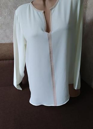 Лёгкая женская блузка от бренда zara.
