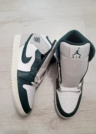Кроссовки nike air jordan 1 mid нові original